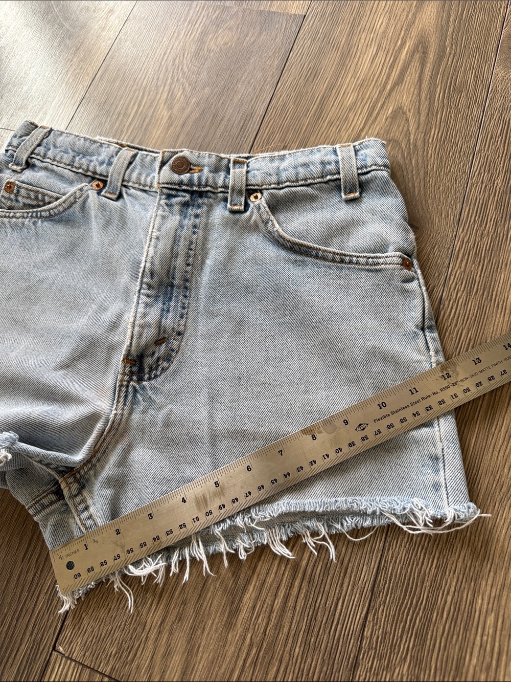 Levi’s vintage cut off denim shorts I. The perfect blue color - Picture 12 of 16